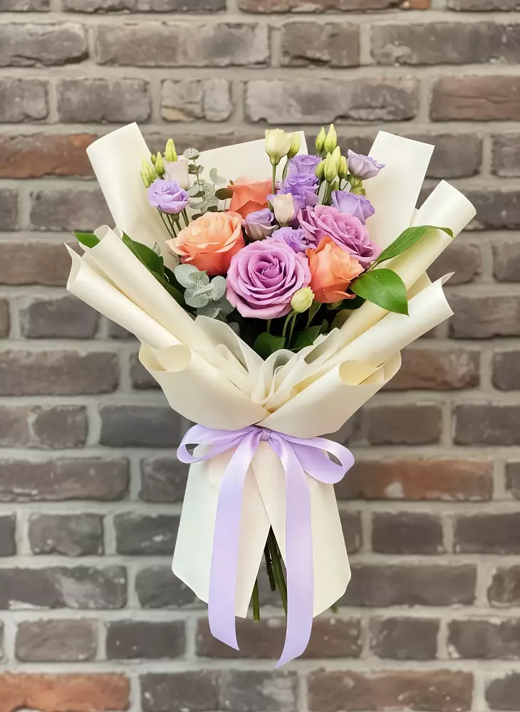 Букет цветов из: Лизиантусы и Розы в Ясном