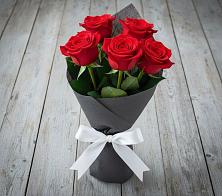 Букет 5 Красных роз Эдлесс Лав в Ясном