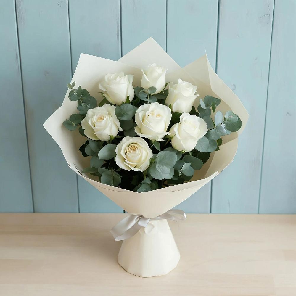 Букет Белые розы в Эвкалипте в Ясном