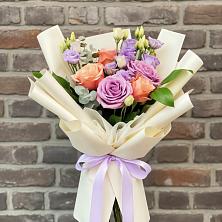 Букет цветов из:  Лизиантусы и Розы в Ясном