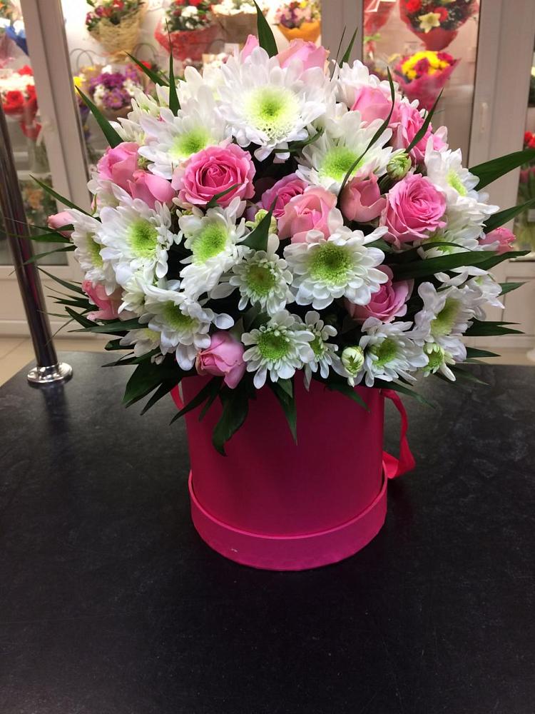 Цветочная композиция из Розы и Хризантемы в шляпной коробке в Ясном