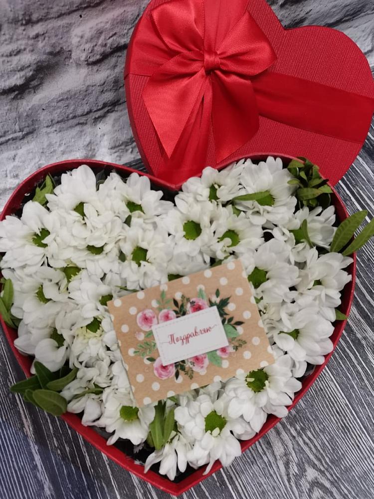 Цветочная композиция из Хризантемы в виде сердца в Ясном