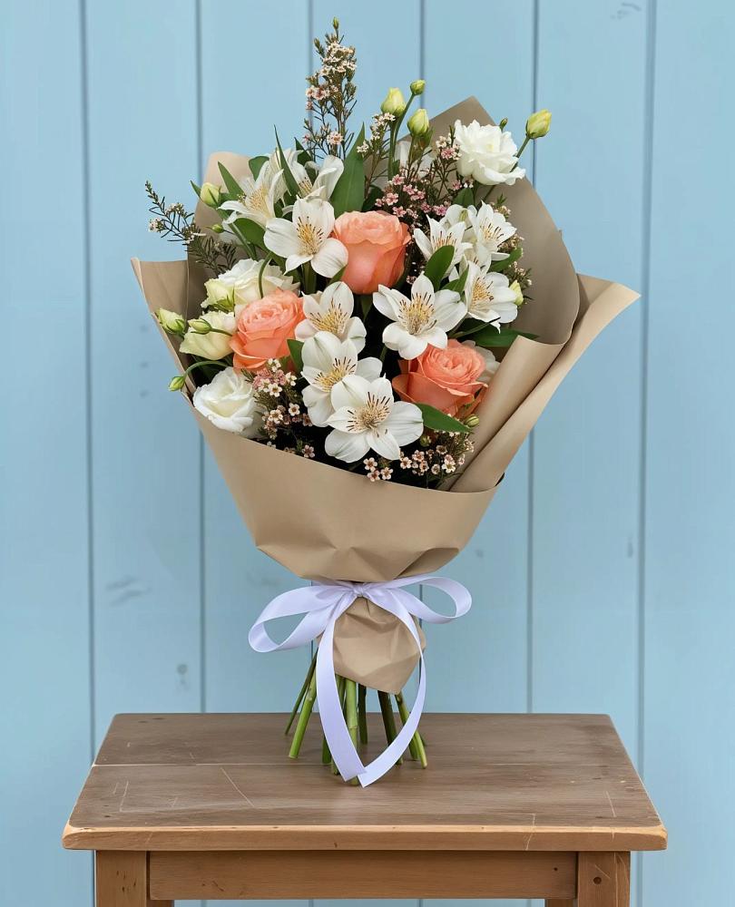 Букет цветов из: Альстромерии, Лизиантусы, Розы и Хризантемы в Ясном